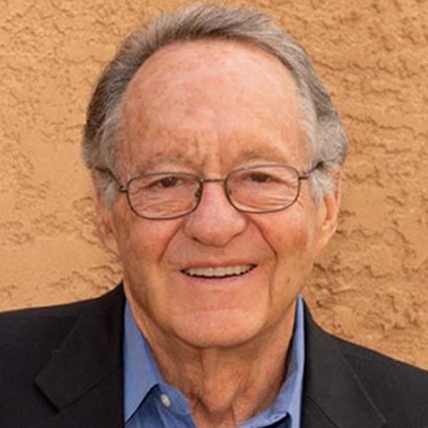 carlos_dunno_consultant_headshot_1080x1080