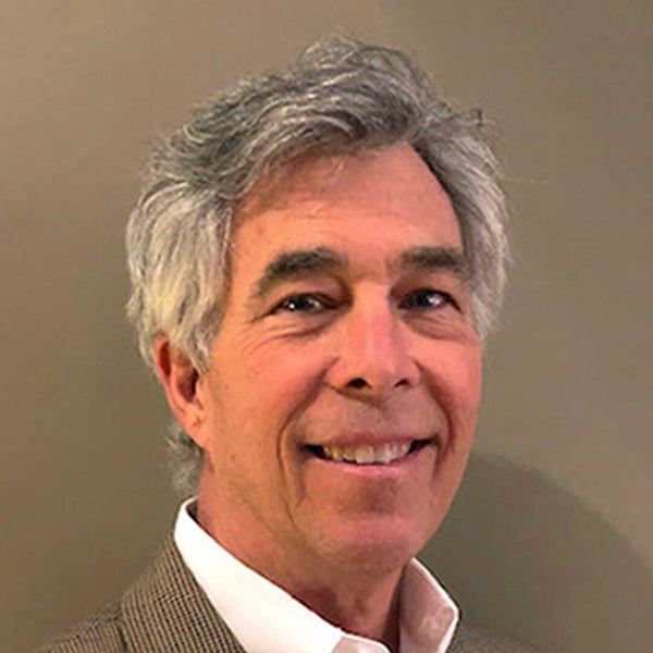 dann_scheiferstein_consultant_headshot_1080x1080