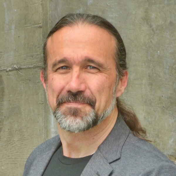 dave_bacon_consultant_headshot_1080x1080