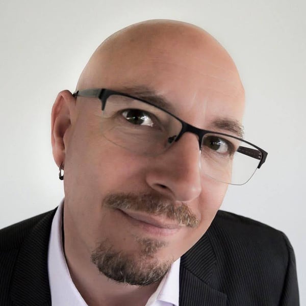 Erik Mueller headshot